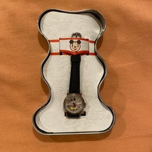 NWT Vintage Disney Timeworks watch in tin- black band